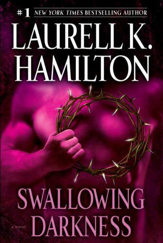 Laurell K. Hamilton - Swallowing Darkness (Meredith Gentry, Book 7) (Hardcover) (used)