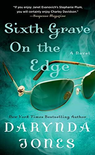 Darynda Jones - Sixth Grave on the Edge (Charley Davidson, Book 6) [Mass Market] (used)