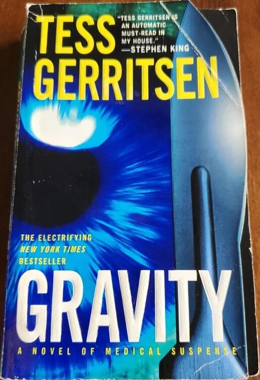Tess Gerritsen - Gravity (Mass Market Paperback) (used)