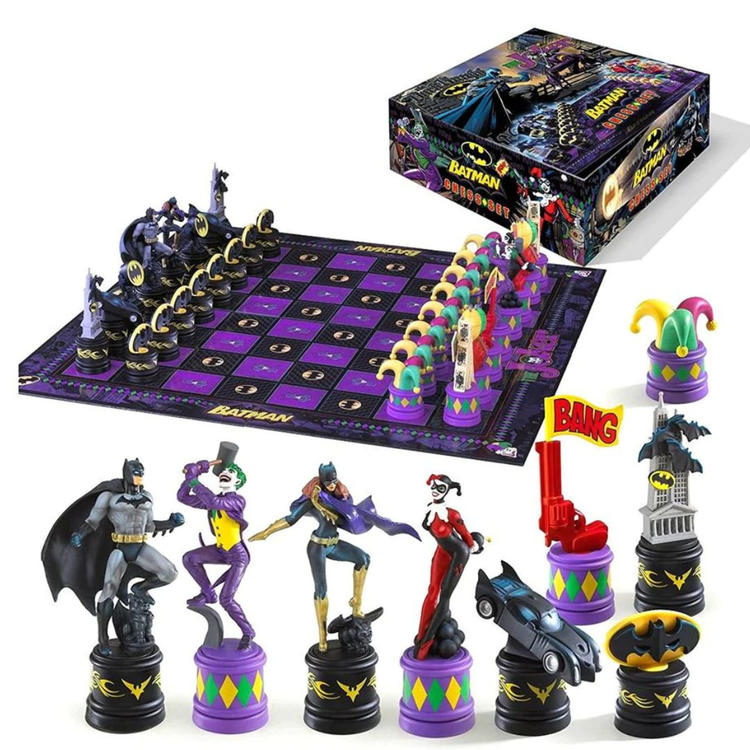 Chess Set: Joker VS Batman